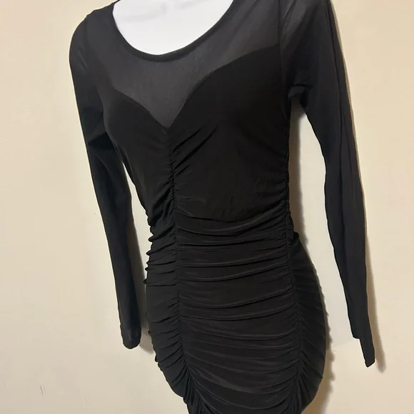 Elegant Black Ruched Dress - Picture 3 of 5